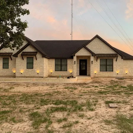 2 acres, gated5 miles to TAMUPatio with fire pit, tv, grill, sitting area