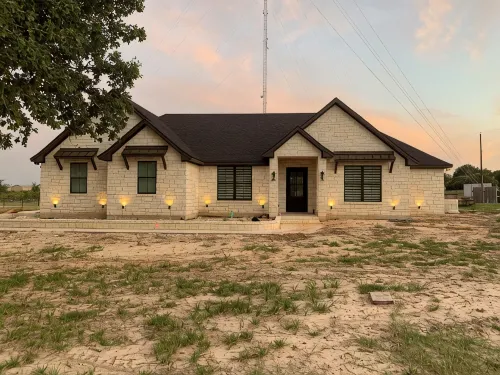 2 acres, gated5 miles to TAMUPatio with fire pit, tv, grill, sitting area