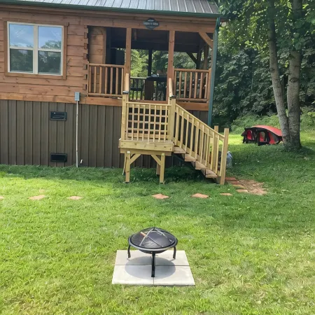 Cozy 1 Br Cabin 100 Feet from the Linville River Near Newland, NC.