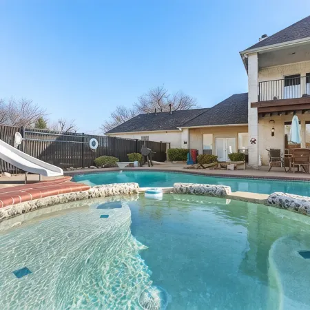 NEWHOUSE MANSION DALLAS TOP 10 Vacation Rental  POOL and SPA3 Acres Of Land