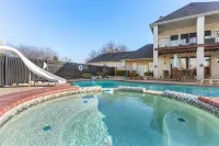 NEWHOUSE MANSION DALLAS TOP 10 Vacation Rental  POOL and SPA3 Acres Of Land - Pool