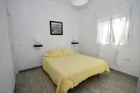 Villa in Los Caños de Meca of 1000m2 plot next to the field and the beach.
