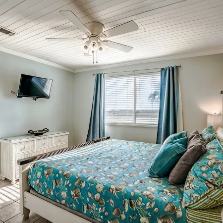 Beach House Ocean Views 🐟Private Beach 🐾 Yard Large Pets  🤿 Free Kayaks & SUP