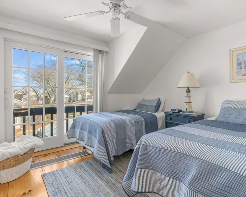 Maushop Village, 2-Bedroom, 1.5 Baths, Sleeps 4,  A/C, Patios & Private Beach マッシュピーのホテル