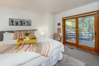 W House in BLS, Game Room, Fire Pit, Hot Tub, Central AC&Heat, Pet friendly!
