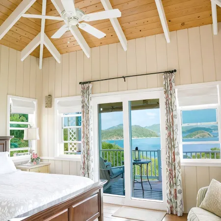 House of Open Arms Cottage: AC, White Water Views,Romantic, Private,!