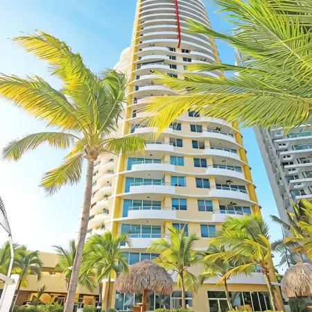 Casa Serena Beachfront Condo - 3BRM-Ocean + Mountain Views-Beautiful-Sleeps 2-6