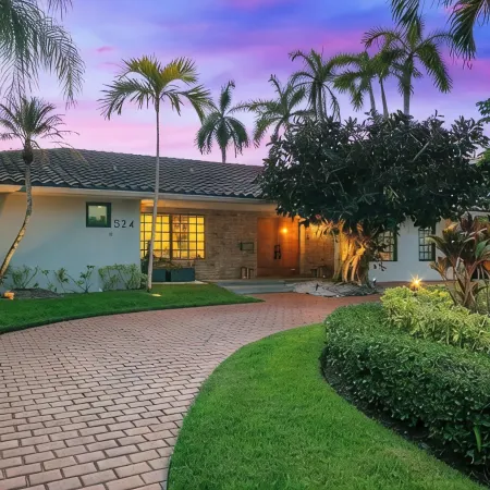 Sunset 4BR Waterfront Villa in Golden Isles w/ Heated Pool & Spa Отели в г. Халландейл Бич