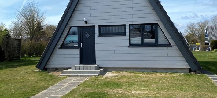 Vacation home close to the beach with patio cover; fiberglass; garden; parking at the house Hotels in Damp