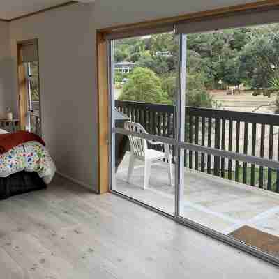 Moana Cove Lodge - cottage unit Kereru Cottage Rooms