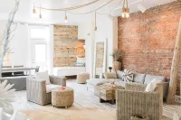Experience this amazing Mt Adams home where celebrities stay - Bungalows