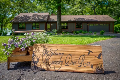 Kentucky Deer Run- Wheelchair Accessible, Lakefront, Private Dock, Fully Updated - 4-Sterne