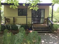 Stand alone cottage in tranquil garden, with balcony, pergola, SkyTV, free Wifi