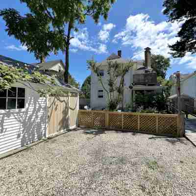 Beautifully renovated 2 Bedroom, 1st Floor apt -Greenport Village, Walk to town! Hotel Exterior