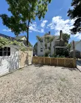 Beautifully renovated 2 Bedroom, 1st Floor apt -Greenport Village, Walk to town!