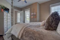 Top floor condo overlooking historic Downtown Blue Ridge!