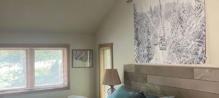 Roomy ski condo next to Mt. Snow, on the mover bus, with hot tub and sauna! Hotels in Dover
