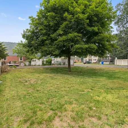 Stylish, Relaxing & Comfy 3 BDR Home. 2 minutes to Lake Compounce