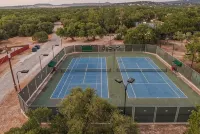 Lake Travis Chic with MILES of views and Awesome amenities - Private Pools