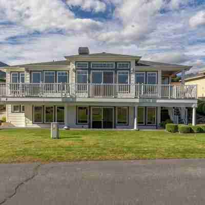 Bright Water Sunrise Home at Wapato Point Resort 5-bed Close to Sandy Beach/Pool Hotel Exterior