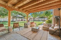 Luxury Amenity Paradise! Sleeps 18 - Pool, Hot Tub, Game Room, Golf, Fire Pit! - บังกะโล