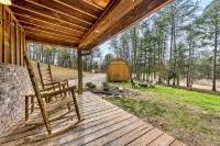 Secluded Lake Front Lodge In Cosby - Your Ultimate Hideaway