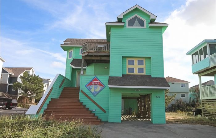 Semi Oceanfront 5 bedroom dog friendly cottage 10 feet to beach access
