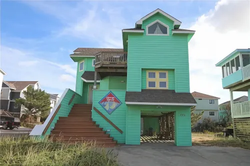 Semi Oceanfront 5 bedroom dog friendly cottage 10 feet to beach access