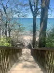 Beautiful woodsy setting  a 10 minute walk to the beach!