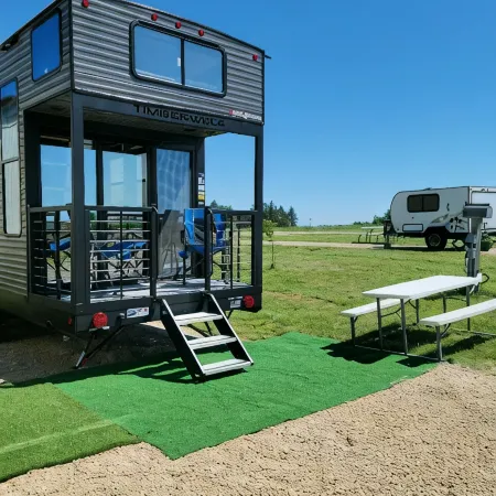 Ridgetop Retreat Tiny Home, Dakota MN