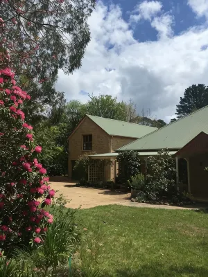 Burradoo Loft with king size bed. Close to Southern Highlands wineries. - Apartments