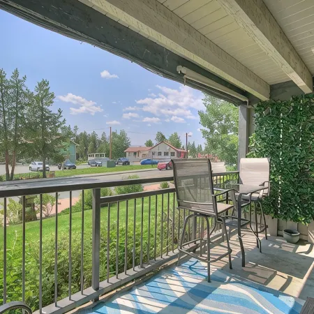 Luxurious Lakefront Haven - Prime Ski Access & Majestic Mountain Views!