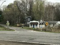 Carrie's Cottage - Charming Duplex Style 3 Bedroom Cottage with Beach Access!