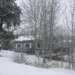 Cozy Cabin - Walk to Lake Granby - Family Friendly - Chalets