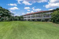 Newly remodeled with AC, gorgeous ground floor condo 87, 3 min walk to beach