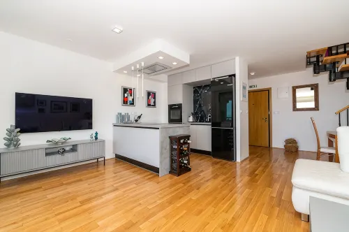 Luxurious penthouse style apartment, panoramic sea and mountain view - Bjergudsigt
