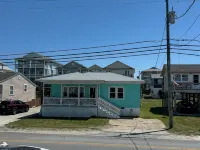 Classic Beach Bungalow in Excellent Location in Carolina Beach with AC, WiFi - Beach