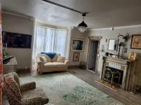 Unwind at the Lotus house Opal suite. - Wifi