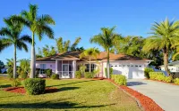 Fenced, private, family friendly villa with exotic poolside views near airport. - Wifi