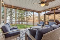 Dog Friendly, 370+ ft of Waterfront, Dock Access and Kayaks!