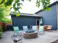 Cozy CO Casa: Eco & Pet Friendly—Sleeps up to 8, Remote Work Hub, Rec Center Hotels in Firestone