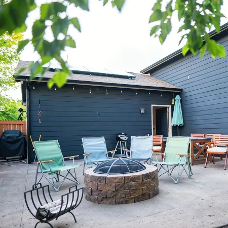 Cozy CO Casa: Eco & Pet Friendly—Sleeps up to 8, Remote Work Hub, Rec Center
