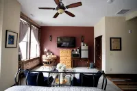 Downtown Cozy Castlerock Suite - Boutique