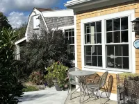 Cozy, clean, relaxing beach cottage awaits you!! Отели в г. Фэрхейвен