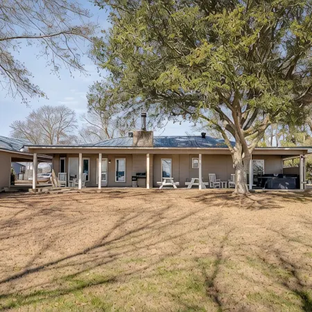 Lake Front | 2 Boat Slips | Hot Tub | Game room