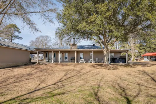Lake Front | 2 Boat Slips | Hot Tub | Game room - Homestays