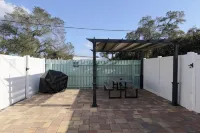 Sunshine Inn & Suites Venice, Florida - parking