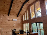 Unwind at Whispering Woods / Hot Tub, Waterfall, Arcade & Nature - con encanto