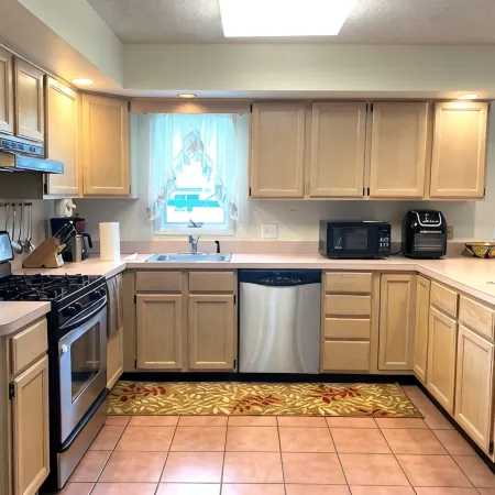 Updated Family Beach House with fenced yard - 5 min walk to the beach!