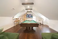 Historical New England coastal holiday home-2 min. from Ocean Beach - Homestays